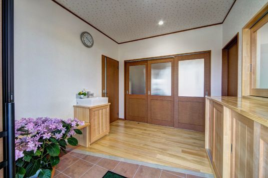 明るく広々としたエントランス