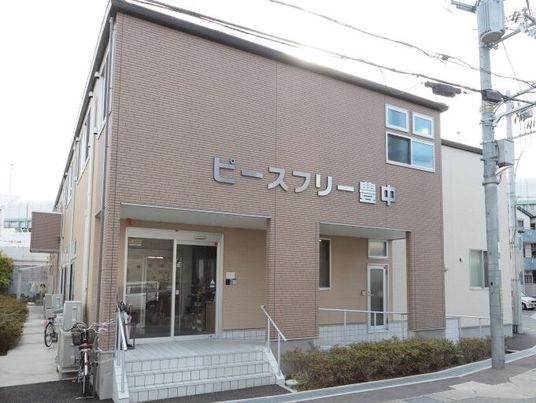 ベージュの建物外観