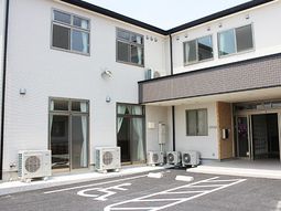 清潔感のある建物正面
