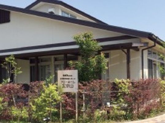 日当たりのよい建物外観