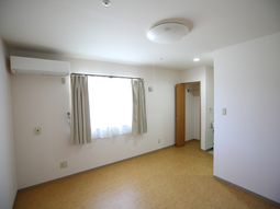 明るい居室の空間