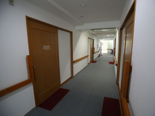 廊下の見通しやすい風景