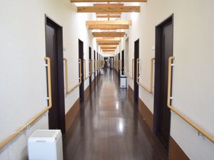 手すり付きの廊下  