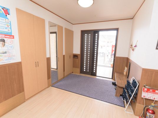 玄関ホールの風景