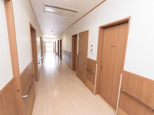 きれいな廊下の光景
