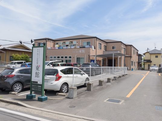 施設の落ち着いた外観