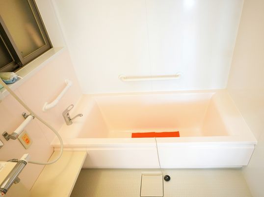 手すり付き浴槽