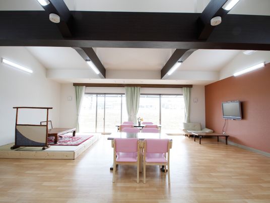 広々とした明るい居室