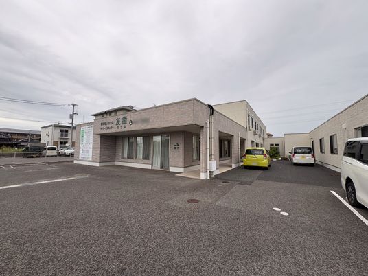 外観の駐車場  