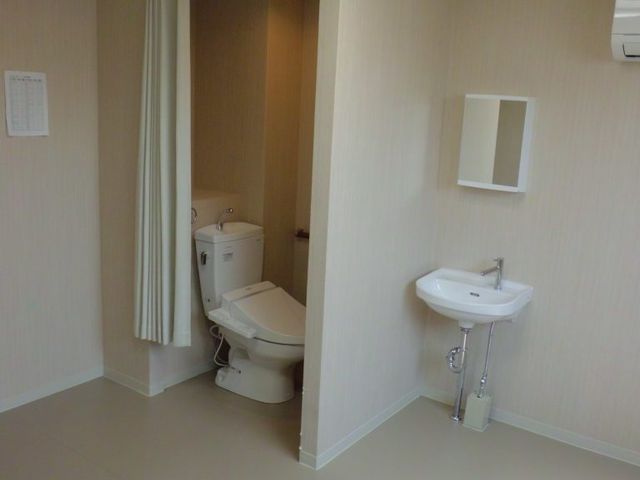 清潔なトイレ設備 トイレ 清潔感溢れるトイレ設備を日々のお手入れで守るやりがいのある職場です。