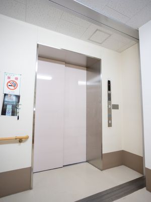 エレベーターと案内表示