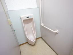 清潔な男性用トイレ