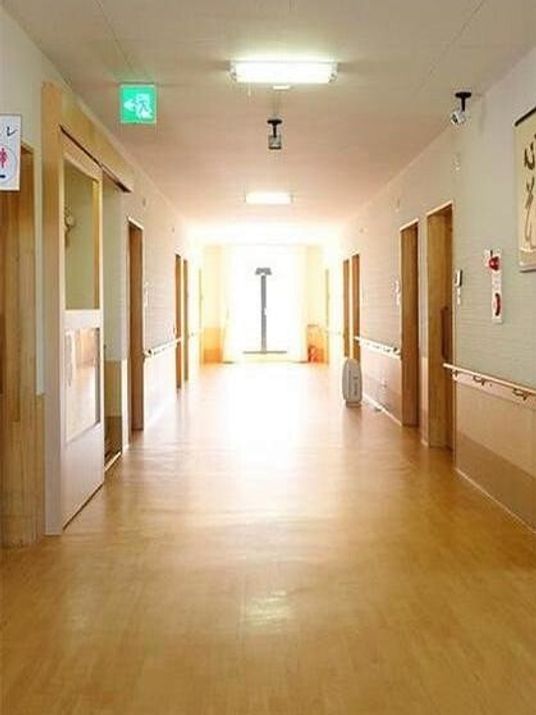 明るく広い廊下