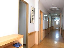 廊下の明るい空間