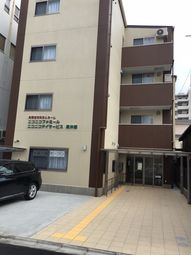 清潔な建物のエントランス