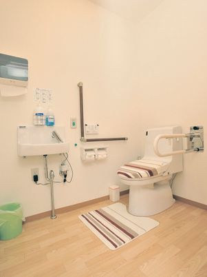 バリアフリー対応トイレ設備