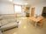 共有リビングの明るい日差し