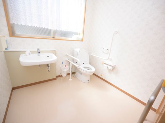バリアフリーのトイレ空間
