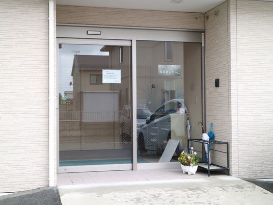 清潔感ある施設エントランス