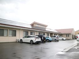 低層建築の外観