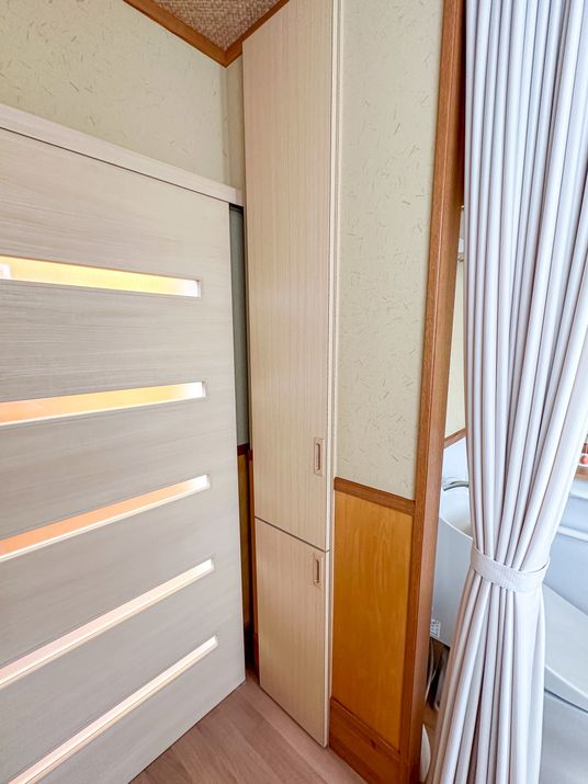 居室ドアのディテール