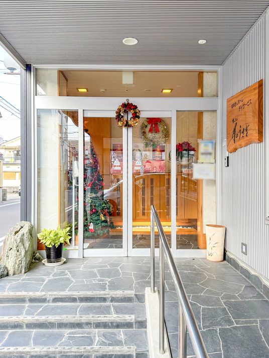 歓迎するエントランス