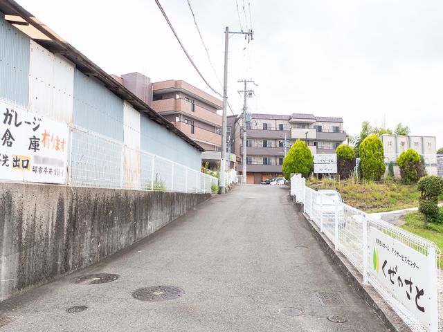 広々した施設の外観