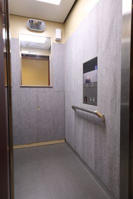 エレベーター内部の詳細