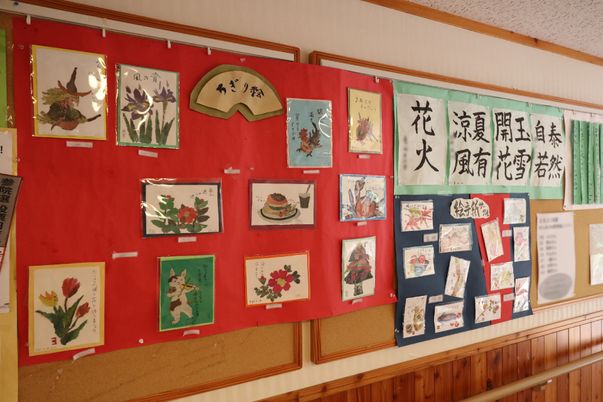 掲示物の壁面