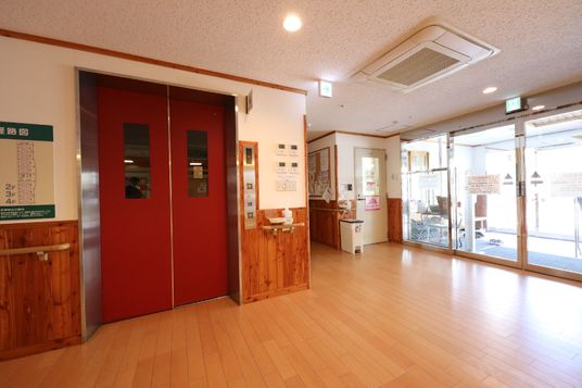 エレベーター前の廊下