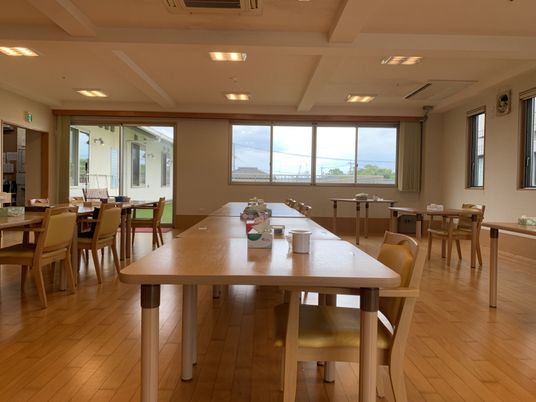 自然光が入る広間