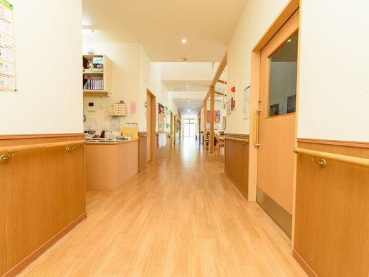 廊下の明るい空間