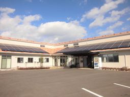 太陽光パネル付き建物外観