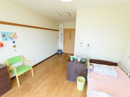 明るい居室の一角