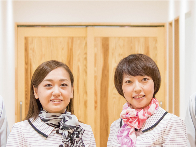 スタッフイメージ スタッフイメージ 親しみやすいスタッフが常にサポートいたします。安心して働ける環境です。