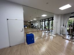 運動設備のある部屋