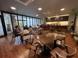 広々としたラウンジ