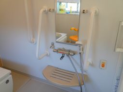 バリアフリーな浴室設備