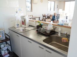 キッチンカウンターとダイニング