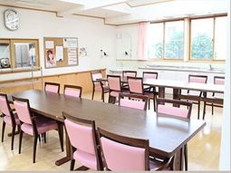 明るい食堂の様子