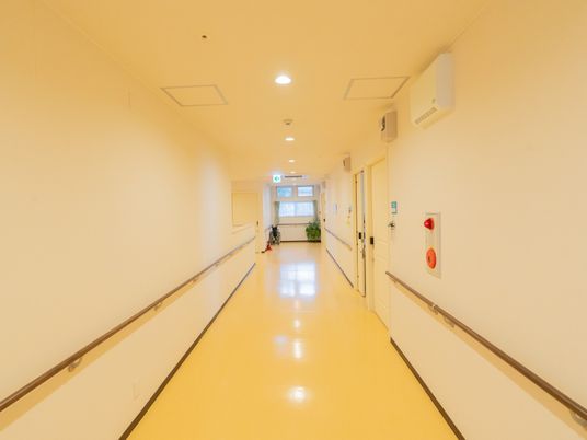 手すり付き廊下