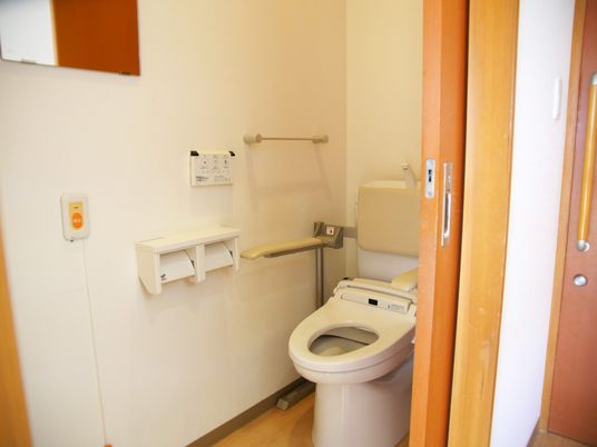 バリアフリー設計のトイレ