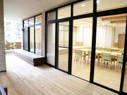 開放的な食堂スペース