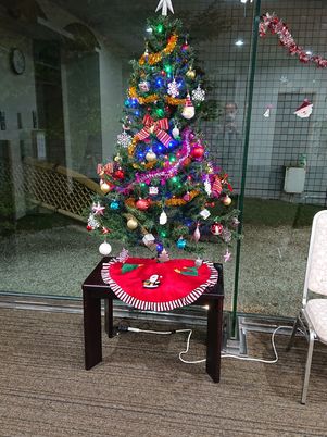 装飾されたクリスマスツリー
