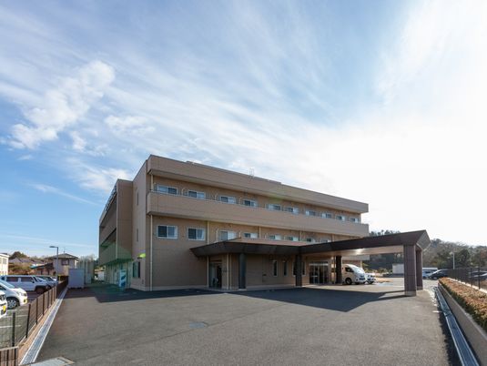 広々とした建物の外観