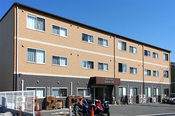 3階建ての建物外観