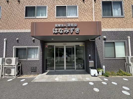 施設の正面入口