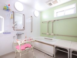 バリアフリー対応の浴室