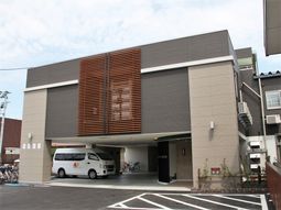 モダンな建物の外観