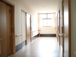 廊下の明るい空間